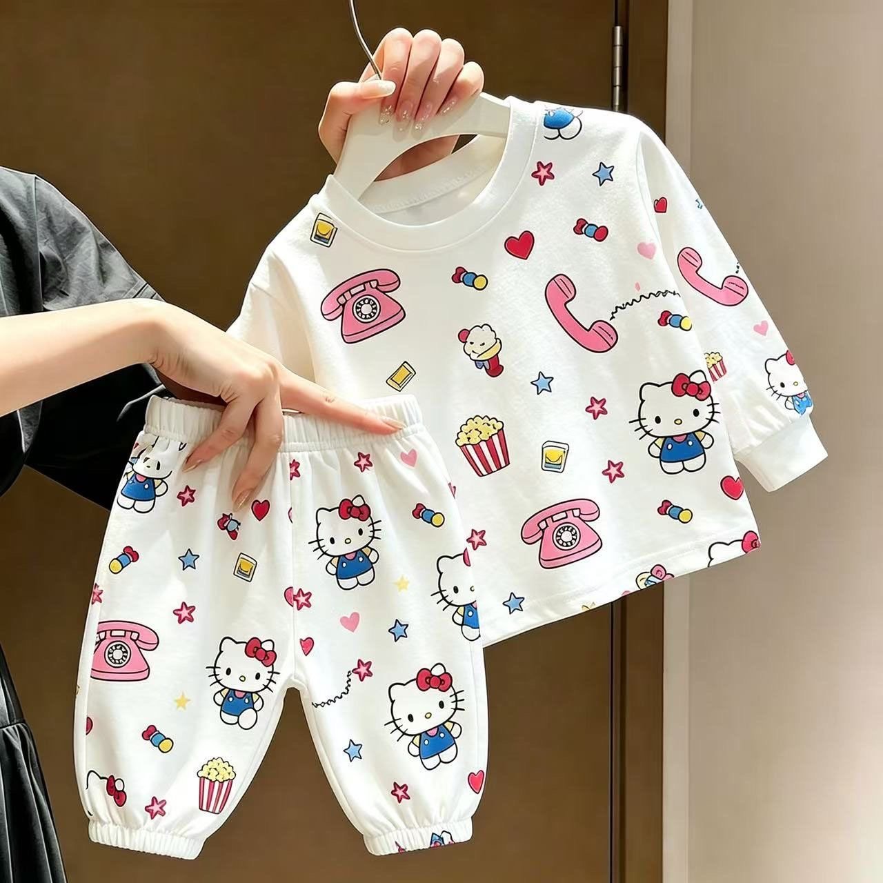 Girls’ Hello Kitty Long Sleeve Pajama Set