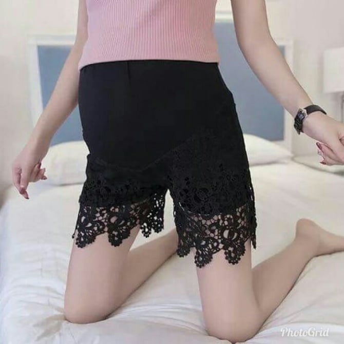 Lace hooks shorts can be adjusted to take pregnant women shorts anti-light under the end of wearing pants