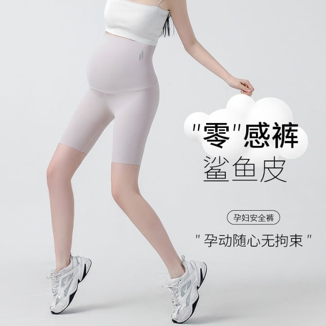 Maternity leggings with sharkskin-like fabric