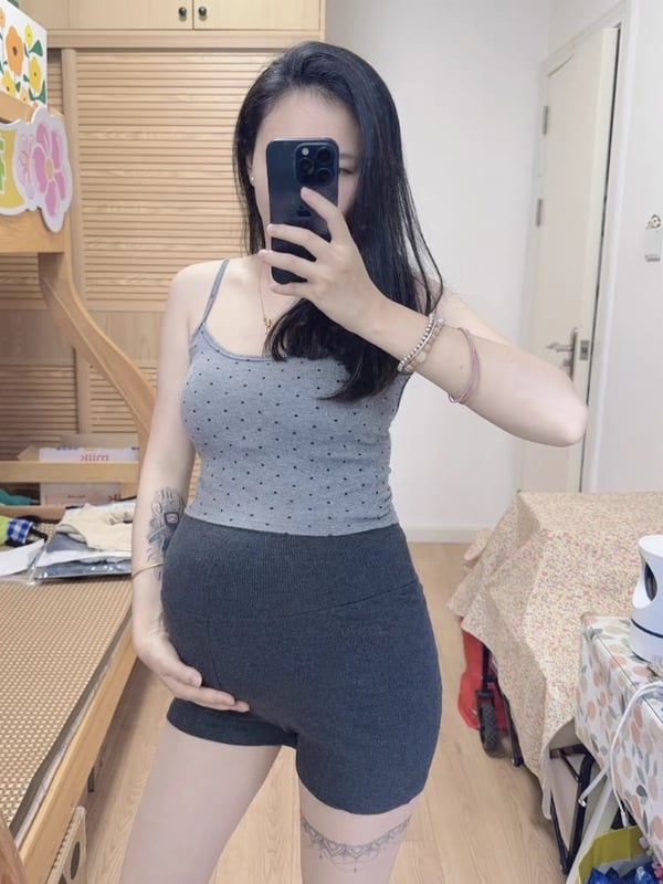 Seamless Knit Maternity Shorts