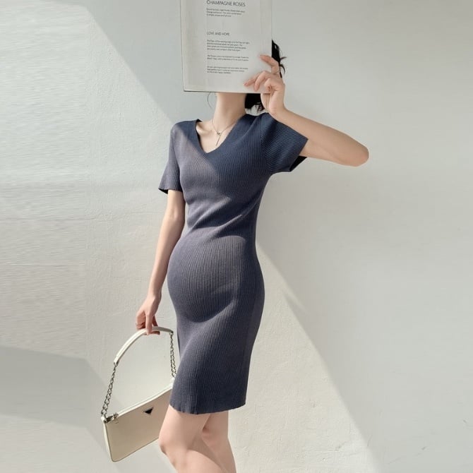 Chic Maternity Bodycon Knit Dress for Stylish Moms