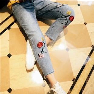 Embroidered Rose Pregnant Cowboy Pants Slim Slim Thin Pregnant Women Pants Pants Light Blue